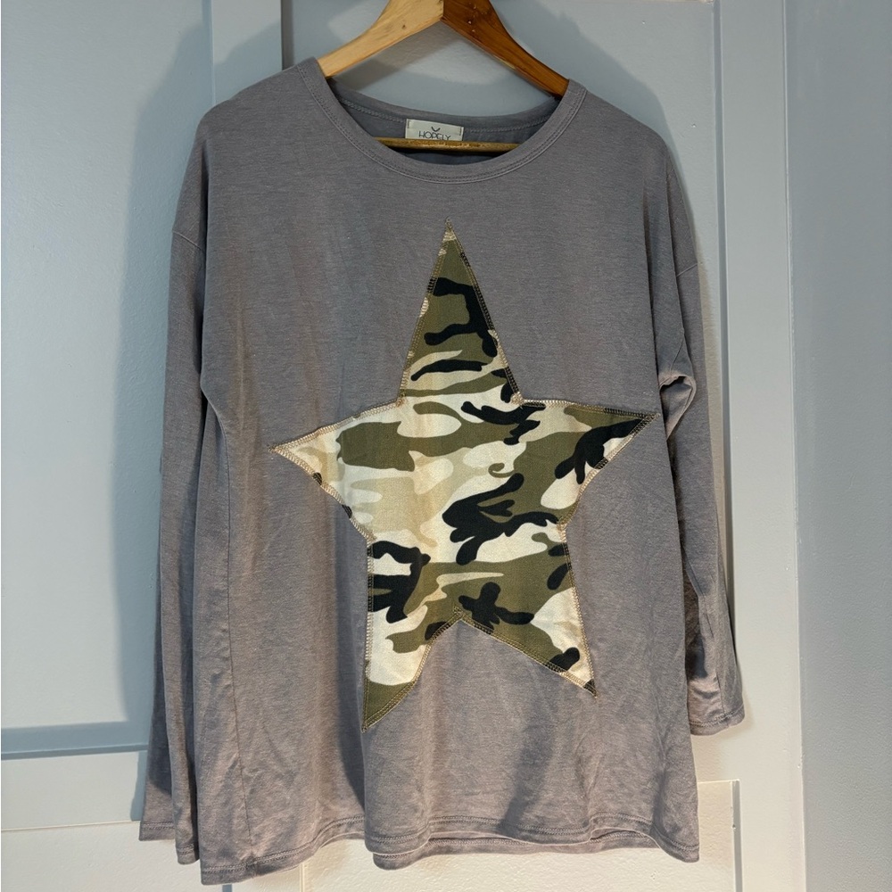 Hopely Longsleeve Tee With Camo Star
